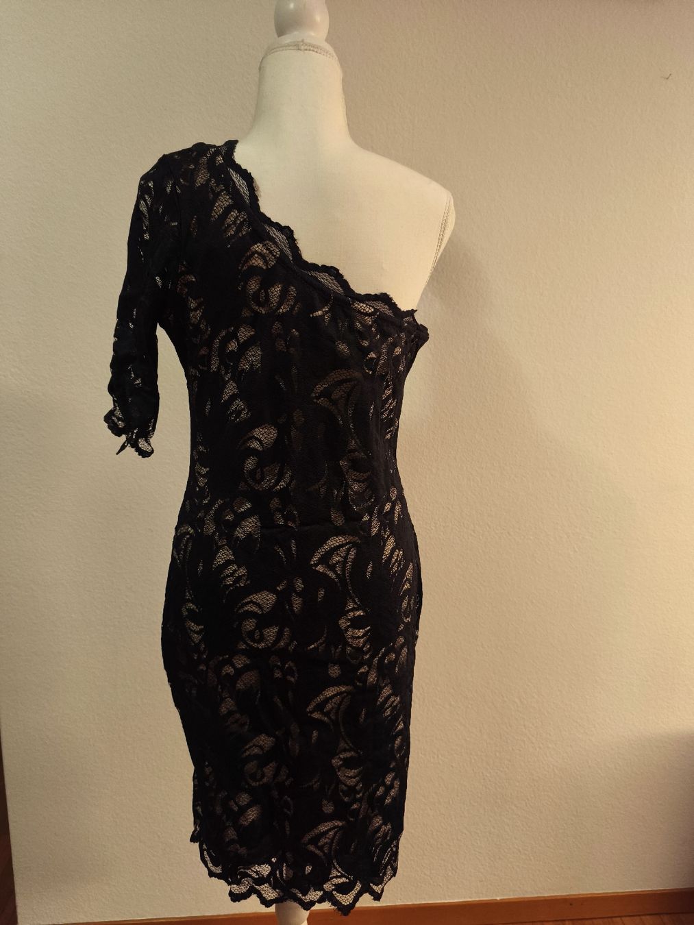 H&M Vestiti: Schwarzes Spitzenkleid, Gr. M, One Shoulder - H&M – Usato da Winterthur venduto da leovale 1