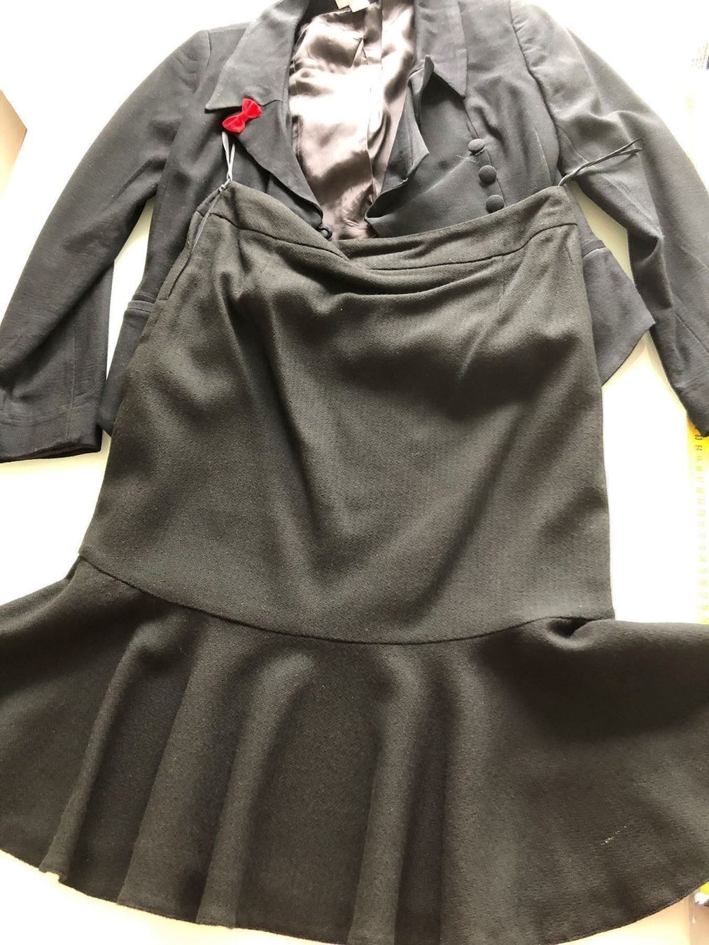 Costumi: Kostüm schwarz – Usato da Adliswil venduto da Majeska