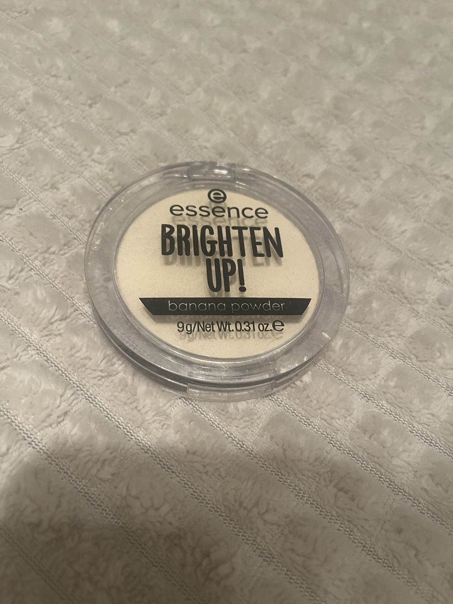 Make-up: Essence Banana Powder BRIGHTEN UP  – Usato da Arch venduto da sibylle.anne