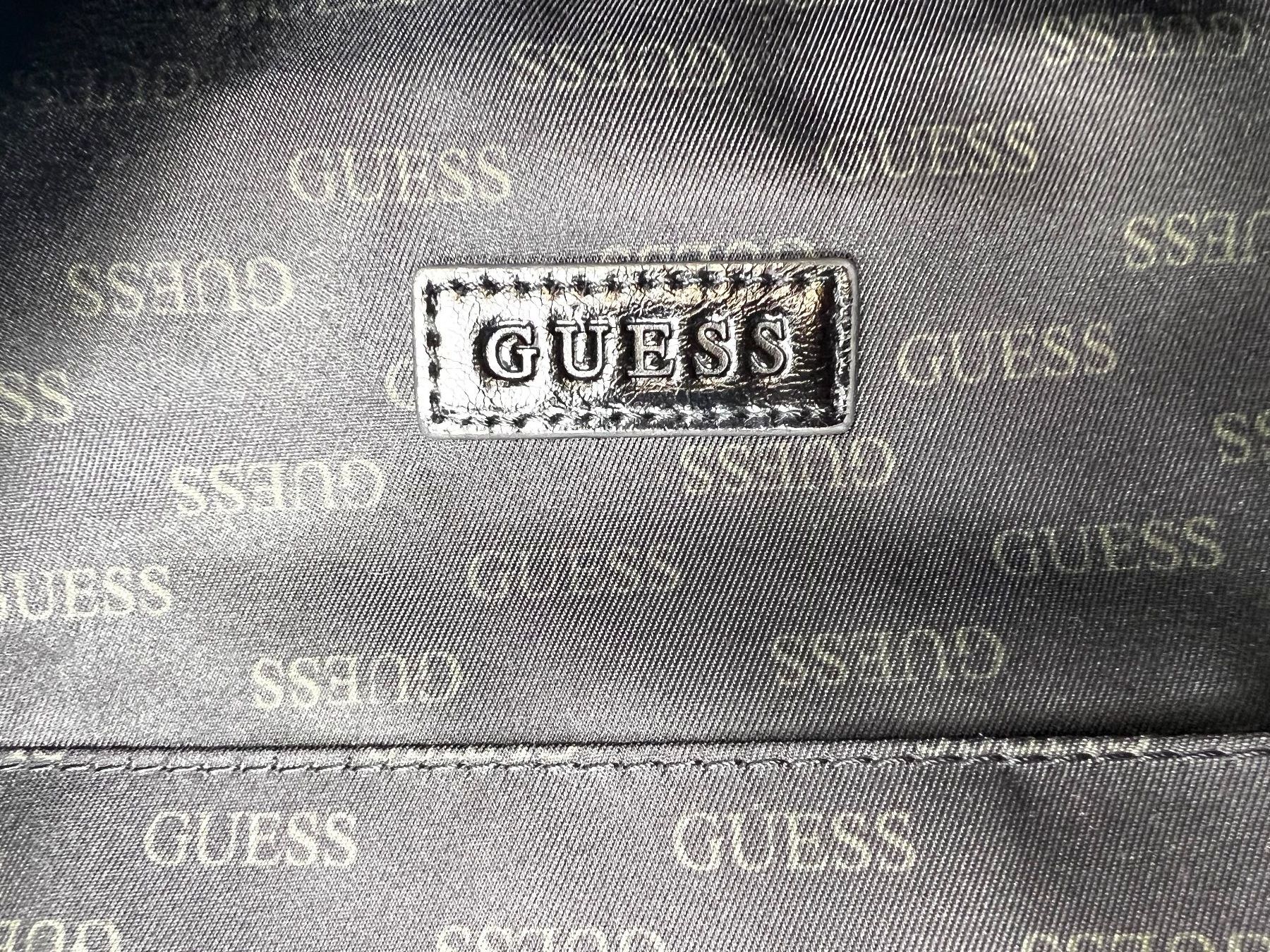 Guess Zaini: GUESS Compact Solid Rucksack (Schwarz) – Usato da Zürich venduto da Arche_Brockenhaus 8