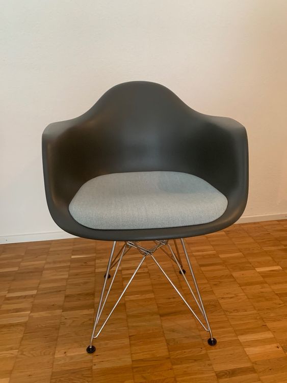 Original Vitra Eames Plastic Armchair mit Sitzpolster, DAR Kaufen