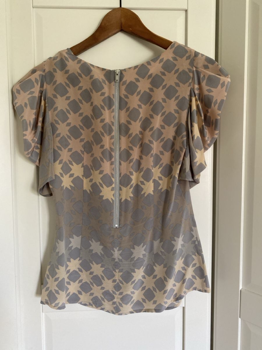 Camicette: Oasis Geometric Print Flutter Sleeve Top Size 8/34 Spring Ch – Usato da Zürich venduto da oosterparker 2