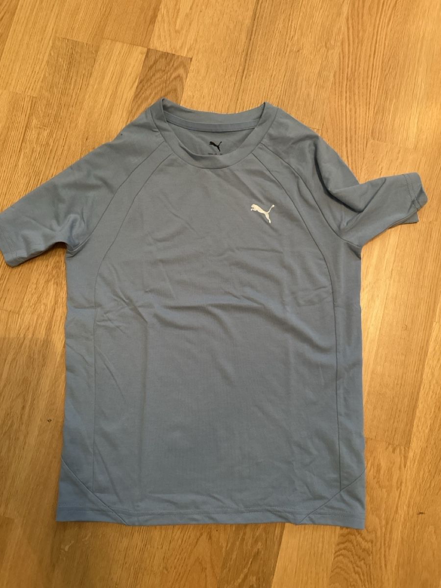 Camicette, T-shirt & Top: Puma T-Shirt kurzarm hellblau Gr. 152 – Usato da Mörschwil venduto da tweety9402