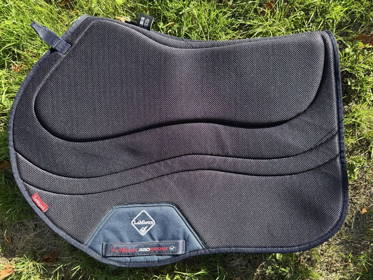 Selles, accessoires: Le Mieux Spring-Schabracke – D'occasion à Seon par bibaroschki