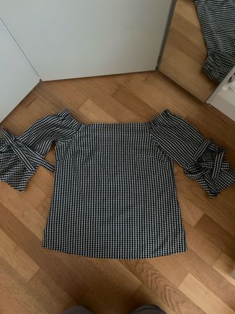 H&M Off-Shoulder Bluse, Gr. 40, Schwarz/Weiss Kariert