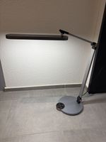 Stehlampe LED dimmbar mit Timerfunktion grau silber