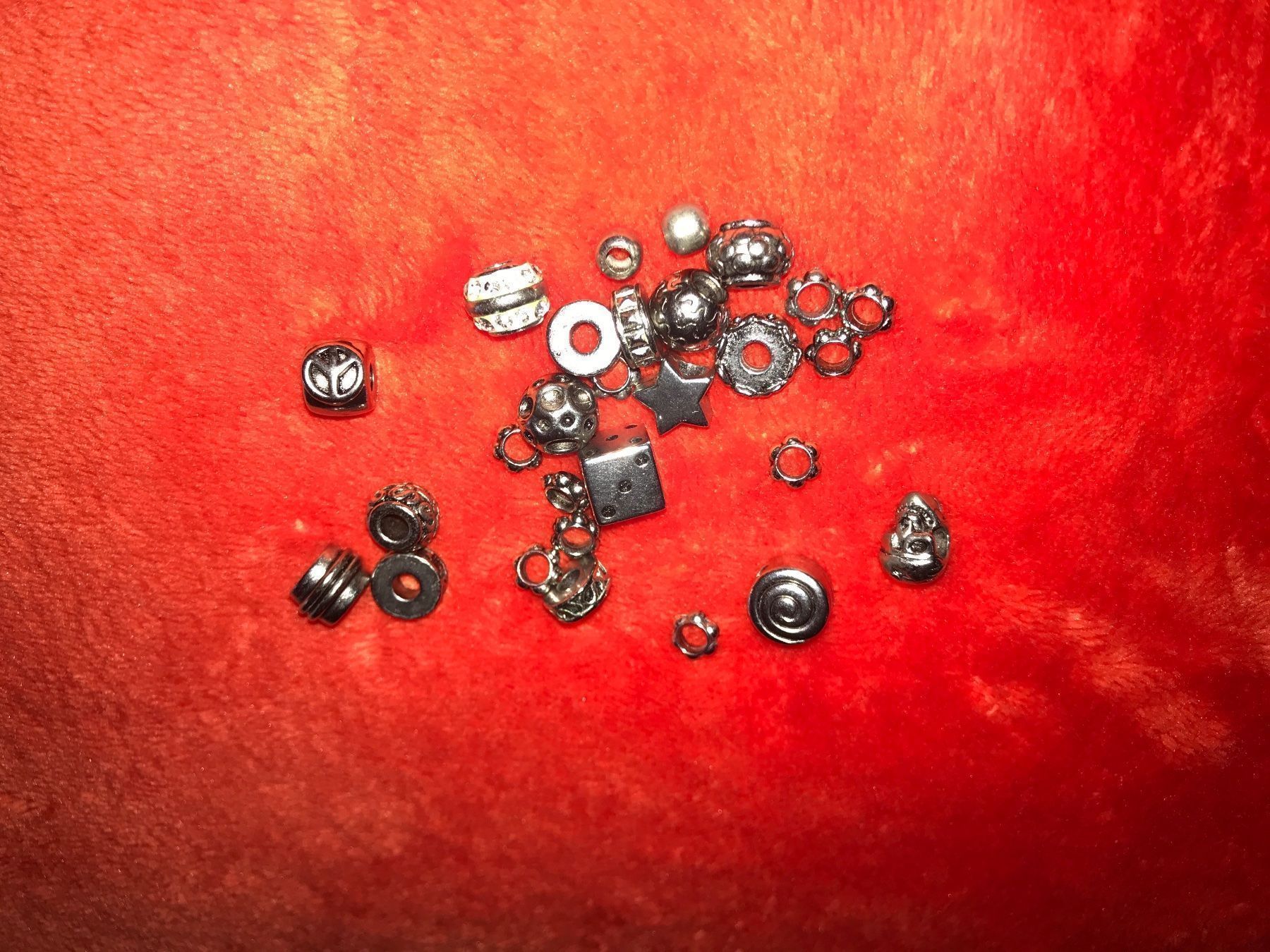 Anhänger: Mini Charms 28 Stück Kette basteln Deko – Gebraucht aus Schwyz von Maerzetuepfli 3