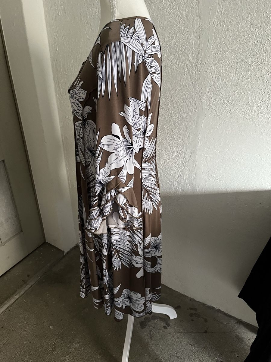 Vestiti: Sommerliches Maxikleid mit Blumenmuster, Grösse M/L – Nuovo e nell'imballaggio originale da Uster venduto da Corina0111114 4