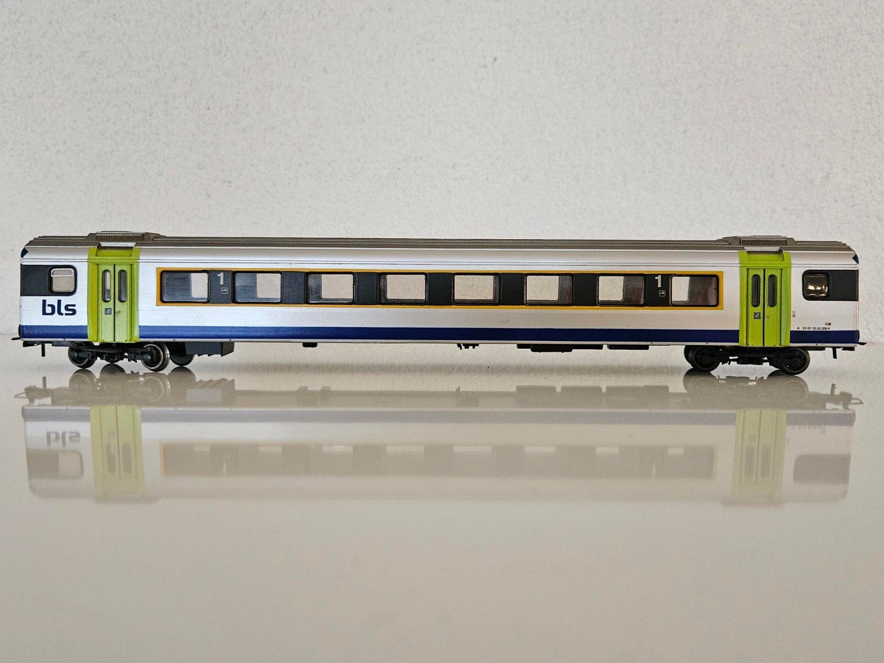 Liliput Modellini di ferrovie: Liliput BLS EW III - A / 1.Klasse – Usato da Ins venduto da oebb1044