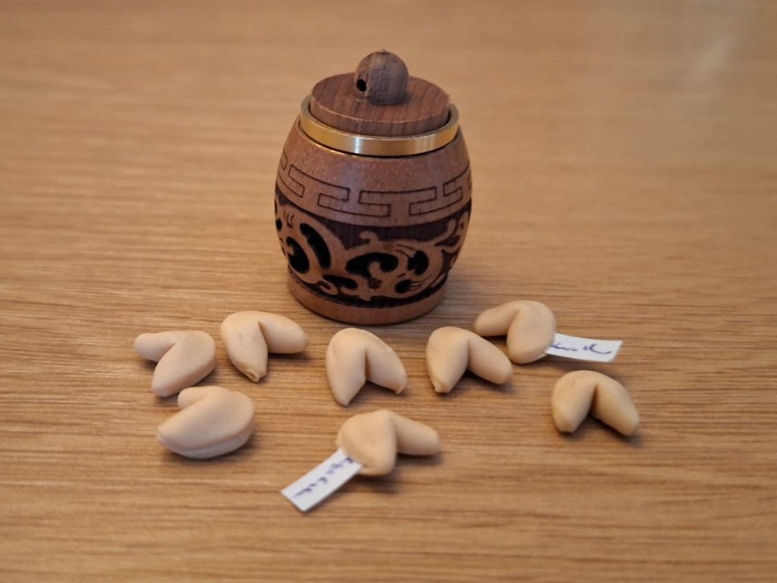 Puppenhäuser & -möbel: Handmade Glückskekse mit Holzdose – Neu (gemäss Beschreibung) aus Zürich von HandmadeTinyFood 4