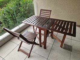 Balkontisch IKEA ÄPPLARÖ und zwei Stühle