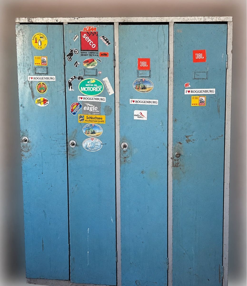 Tutte le decorazioni: Schrank Metallschrank 4 Fächer Retro – Usato da Roggenburg venduto da Tech00