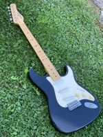 E - Gitarre „BEHRINGER“ mit Tasche
