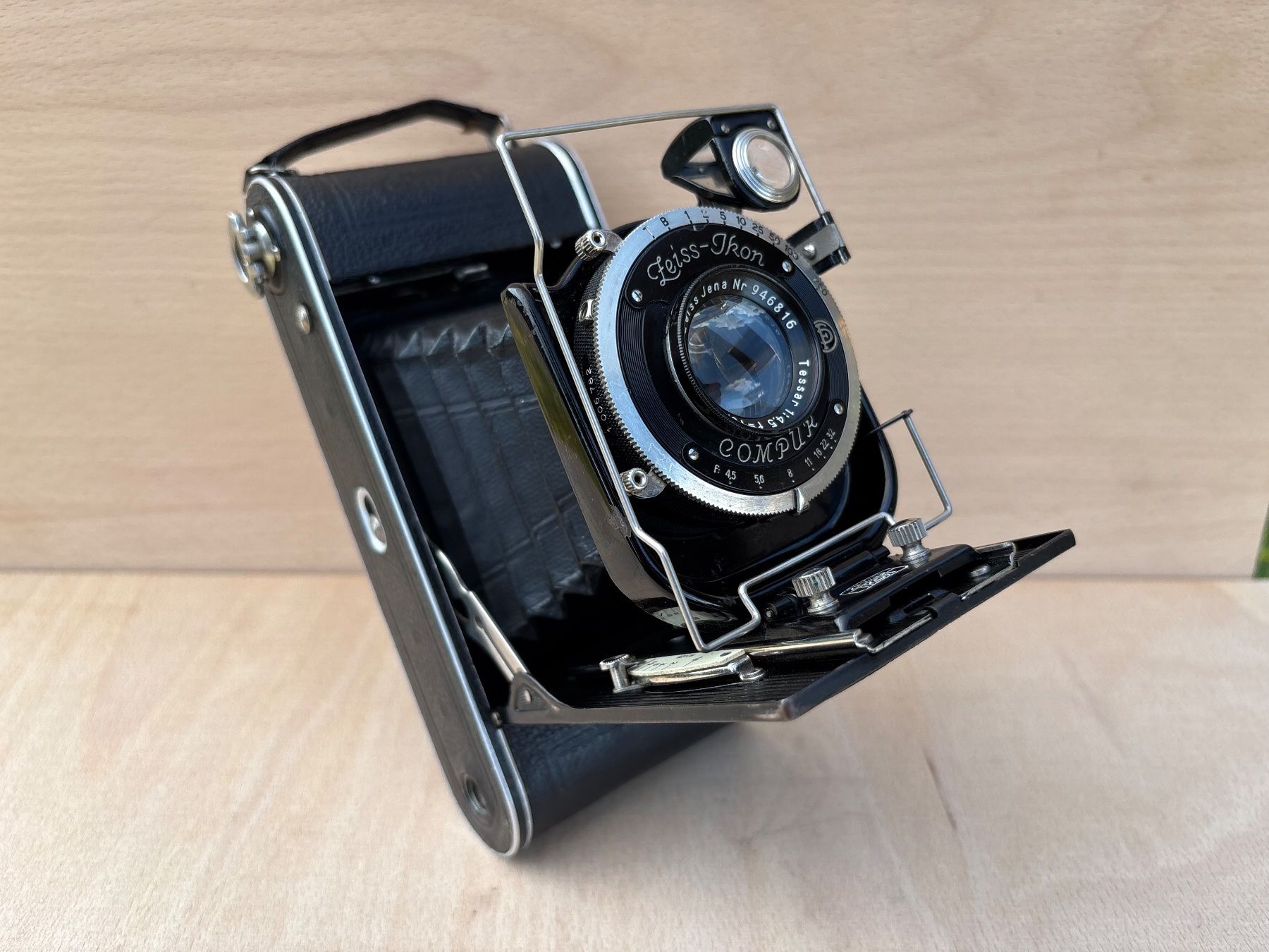 Zeiss Fotocamera: antike Zeiss Ikon Cocarette Kamera – Usato da Feldbach venduto da Olive1