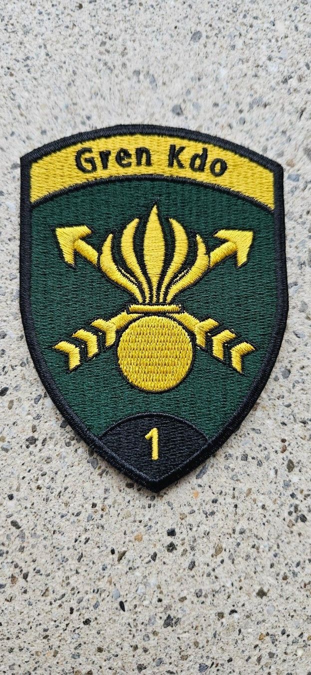 Schweizer Armee Plaketten & Abzeichen: *** Badge Grenadier ohne klett *** – Neu und originalverpackt aus Riedholz von fr_sIruP