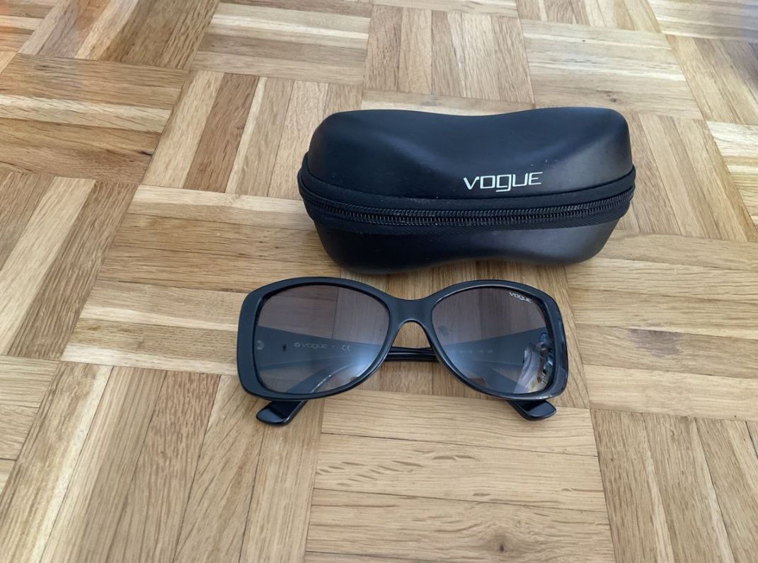 Vogue Brillen & Gläser: Stylish Vogue Sunglasses with Case schicken – Neu (gemäss Beschreibung) aus Kriens von bonobo40