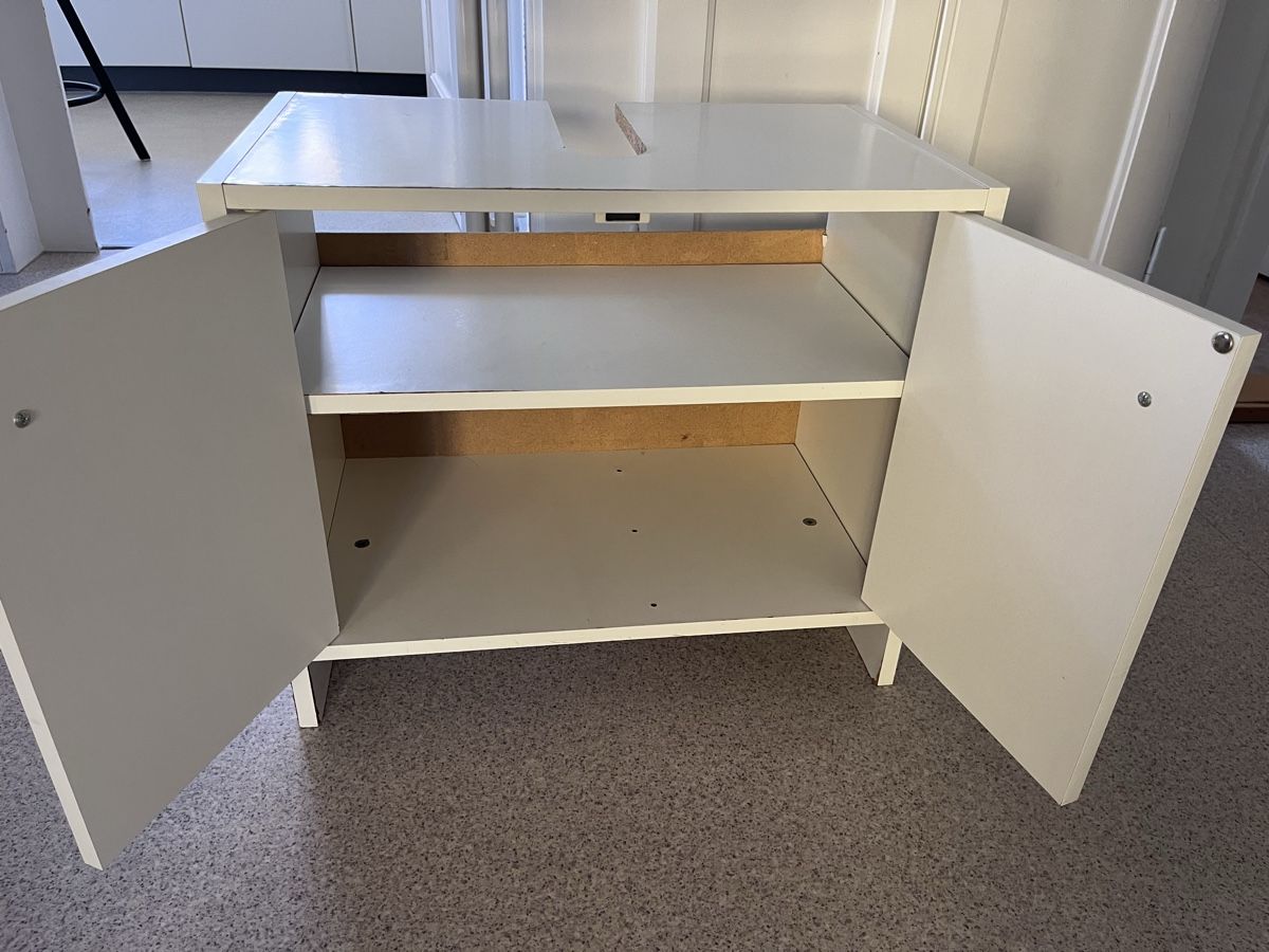 Badezimmermöbel: Unterschrank weiss – Gebraucht aus Kriens von sta_tx75 1