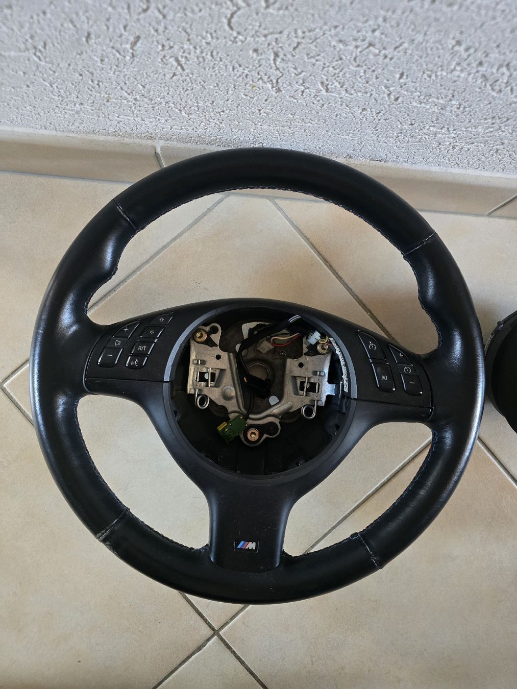 Alle Autoersatzteile: Volant M bma e46 multifonctions  – Gebraucht aus Froideville von tra_n6rb 2