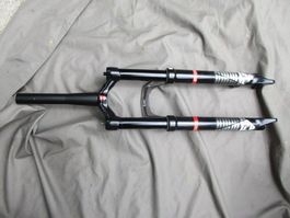 Federgabel DT Swiss 26" tapered 1498g FW120mm keine Dämpfung