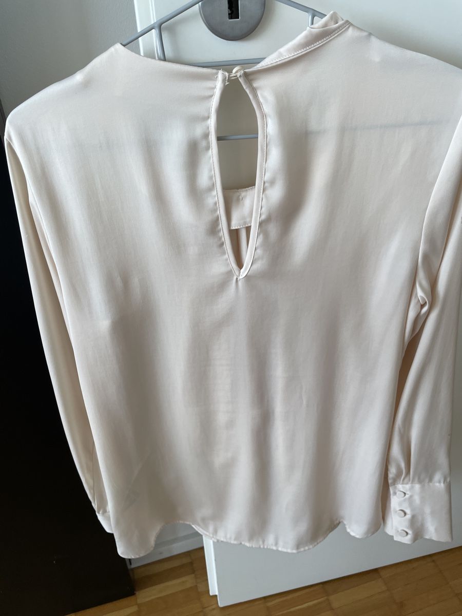 H&M Chemisiers: Blouse H&M cream m size 36 – D'occasion à Neuchatel par shi_9fzw 3