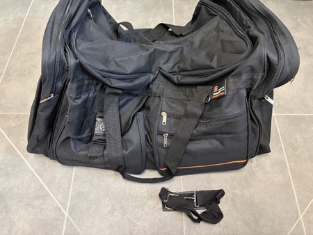Reisetasche/Sporttasche schwarz 