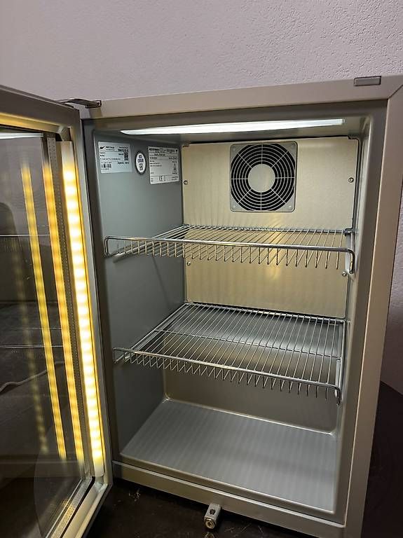 Frigoriferi: Redbull Kühlschrank mit Glastüre  – Usato da Wynau venduto da Lorent_Be 3