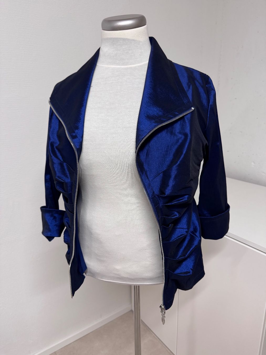 Joseph Ribkoff Giacche: Schillernde blaue Joseph Ribkoff Jacke – Usato da Zürich venduto da van_5xbk 3