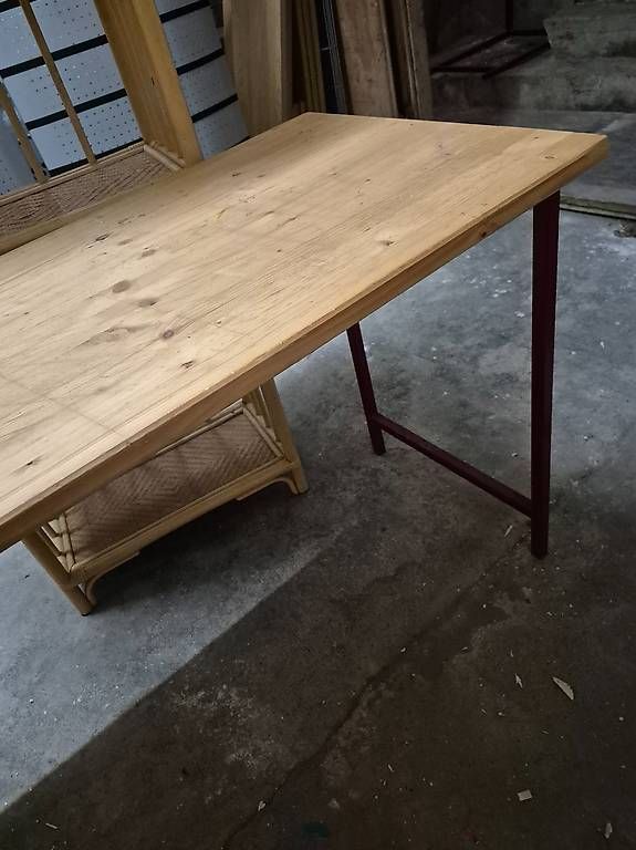 Banchi da lavoro: Table / établi – Usato da La Chaux-de-Fonds venduto da lgdm 2