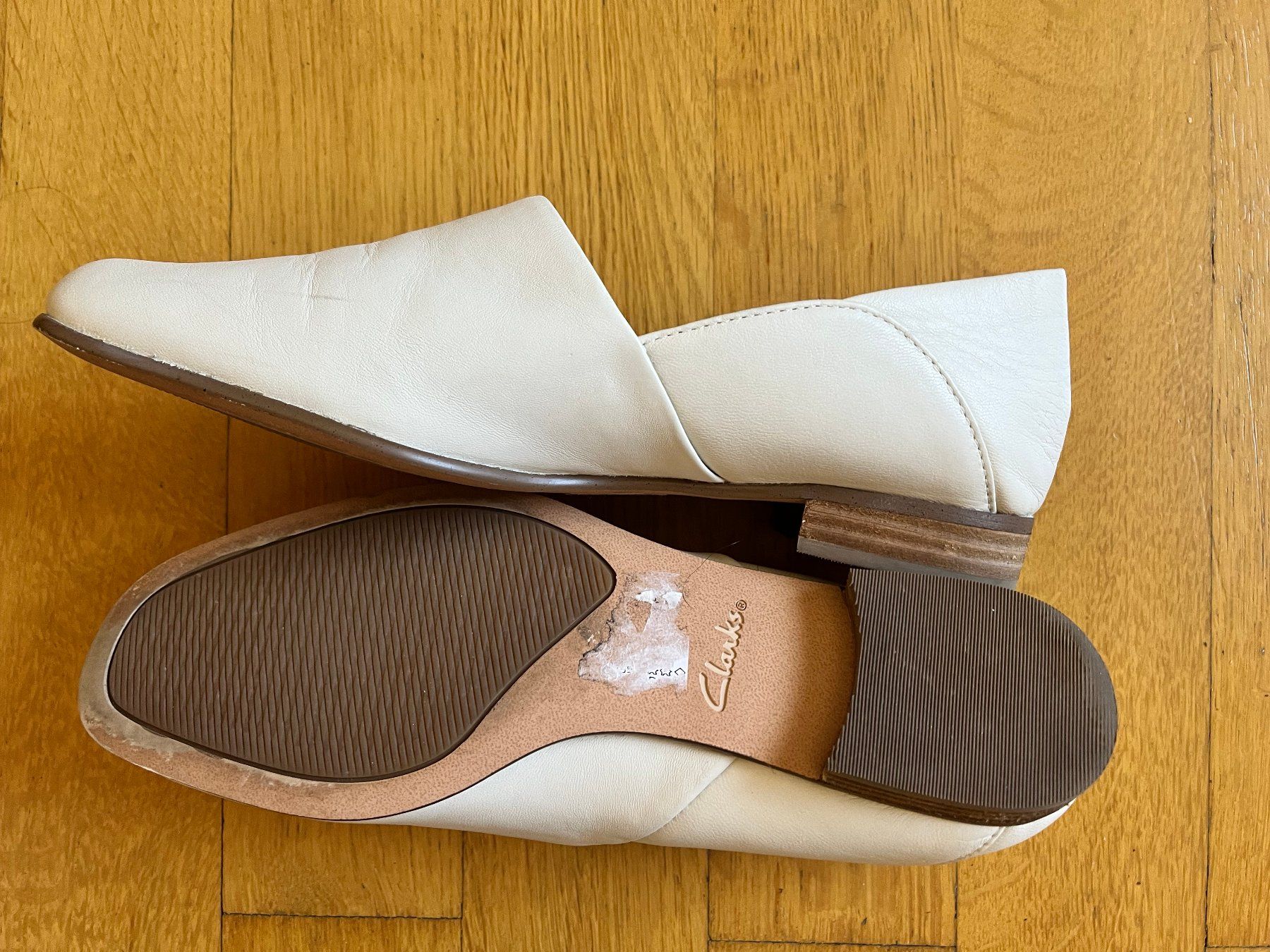 Clarks Scarpe da donna: Weisse Clarks Lederschuhe / Slipper – Usato da Basel venduto da lil_x2rf 2