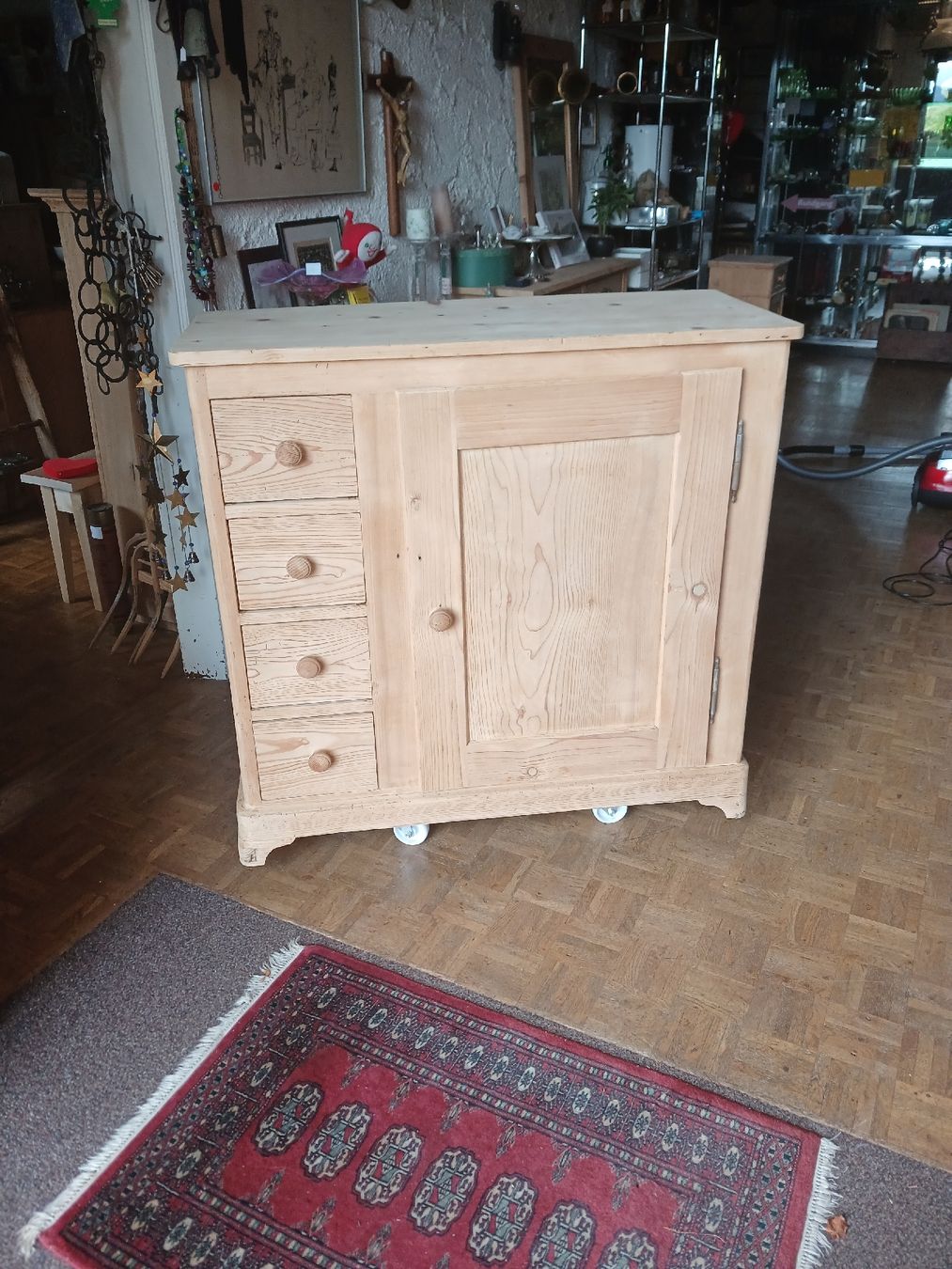 Commodes: Schaffreite  – D'occasion à Hagenbuch ZH par bromaer
