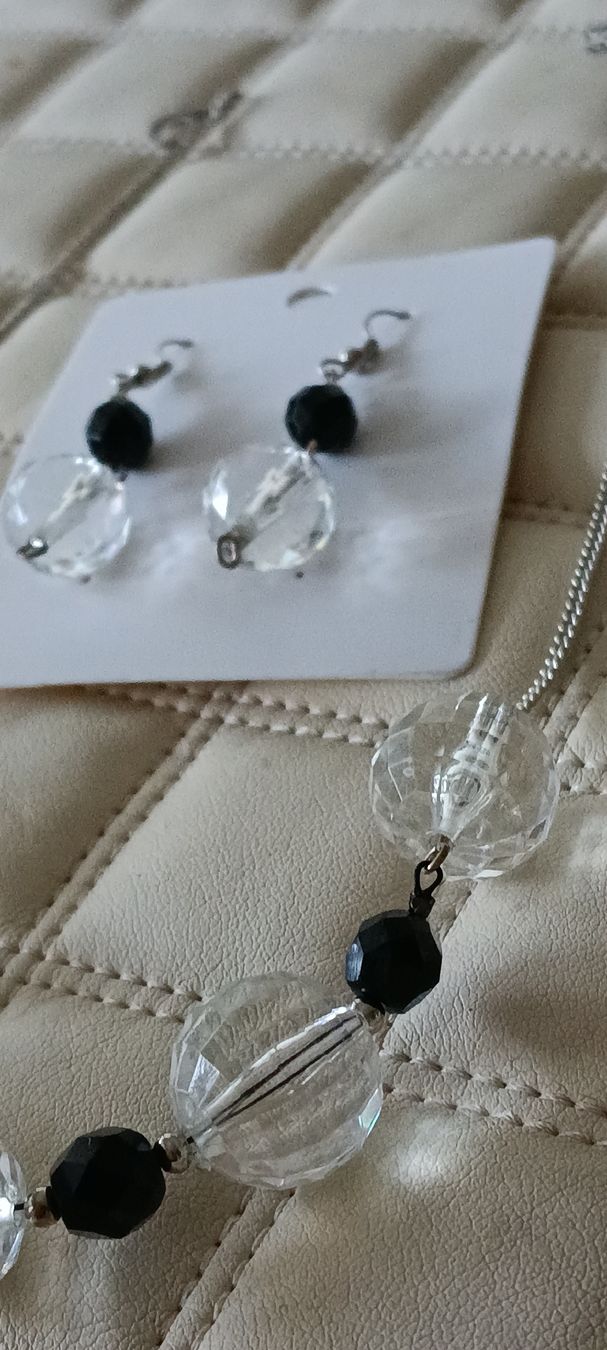 Swarovski Sonstiger Schmuck: Black & Clear Beaded Necklace and Earring Set – Neu (gemäss Beschreibung) aus Zürich von cat_9cvz 1