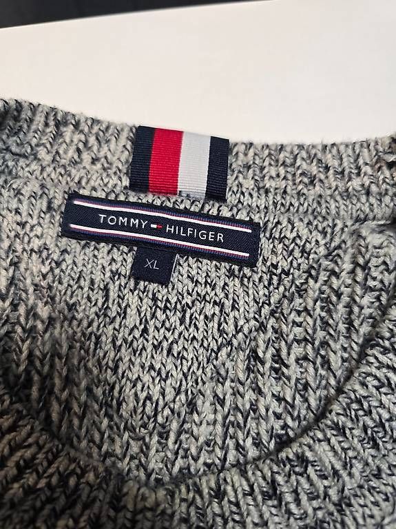 Pullover & Sweatshirts: Thommy Hilfiger Pulli – Gebraucht aus Kloten von cos_khp9 1
