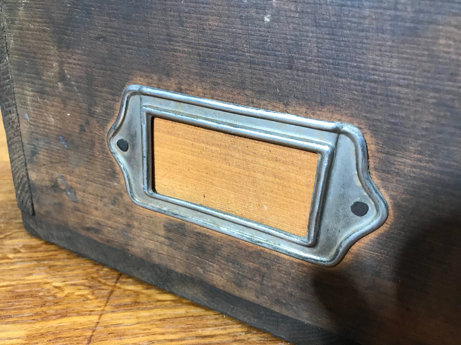 Casse di trasporto: Tolle antike Holzkiste, mit Schildhalter – Usato da Laufenburg venduto da industrial-silence 8
