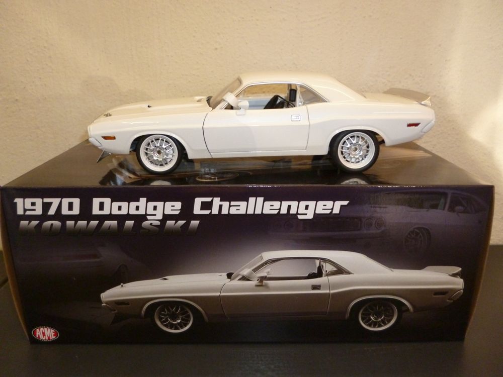 1:18 ACME 1970 DODGE CHALLENGER STREET FIGHTER KOWALSKI Blanc