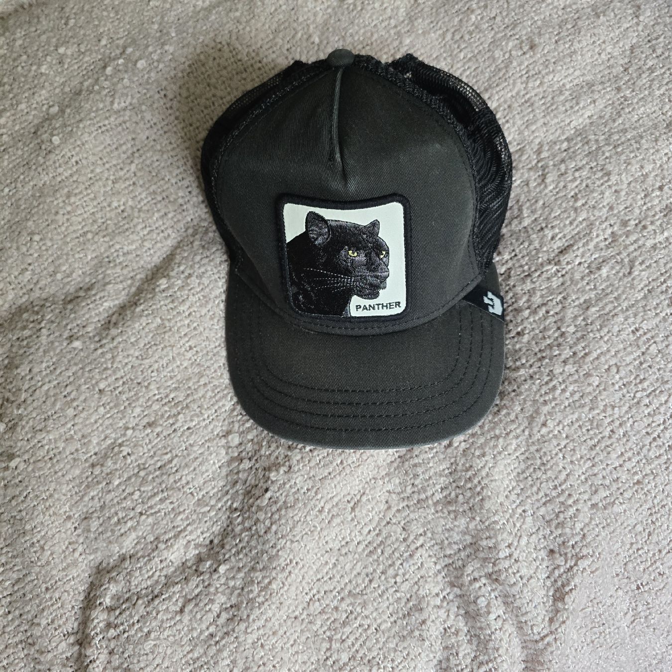 Vestes & Manteaux: Cap Panther – D'occasion à Jenaz par A-Team05