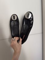 Prada Ballerinas schwarz Lackleder mit Metallschnalle