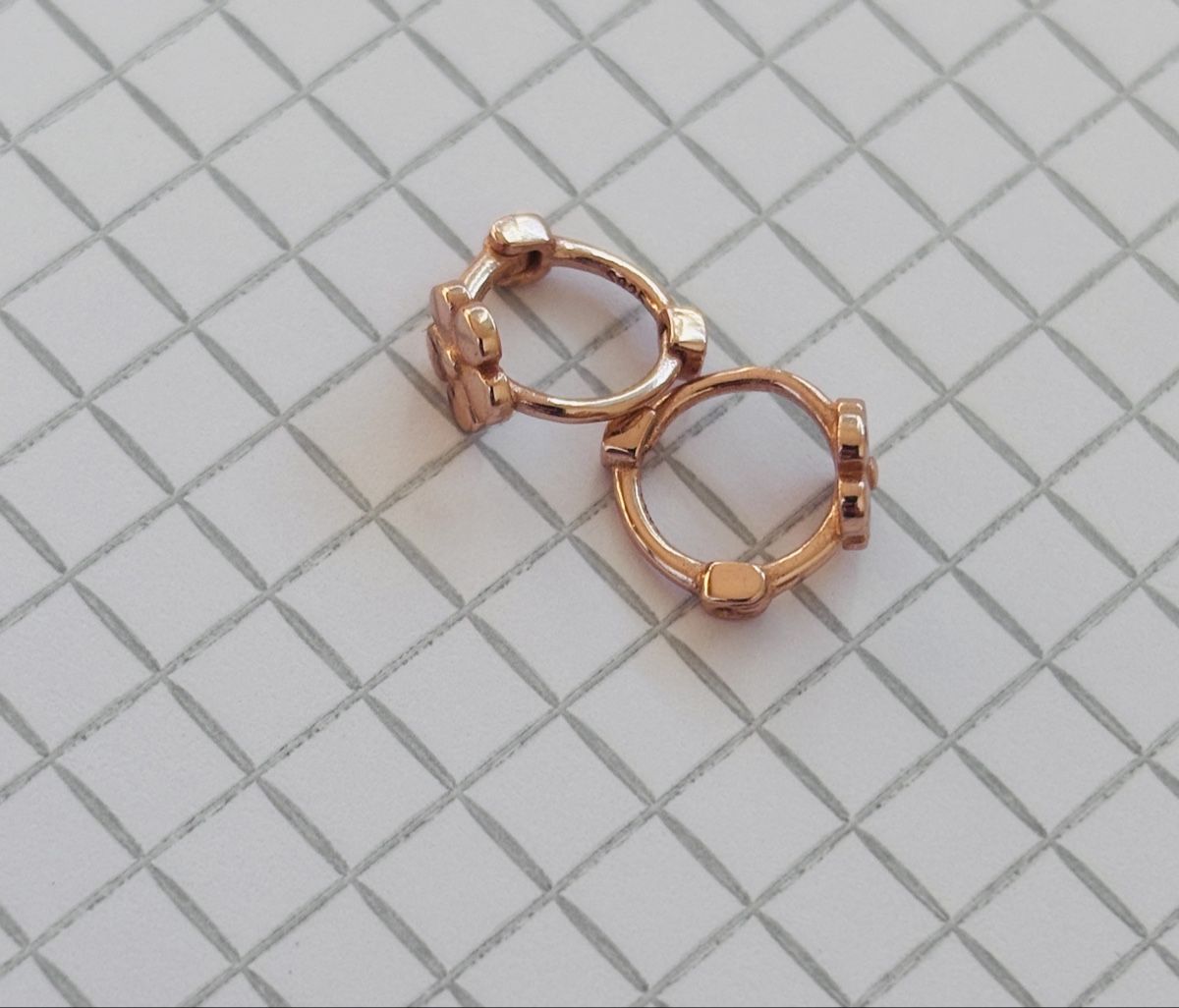 Orecchini pendenti & Orecchini a lobo: Small earrings. Flower Hoops. – Nuovo (secondo la descrizione) da Dübendorf venduto da S1973E 2