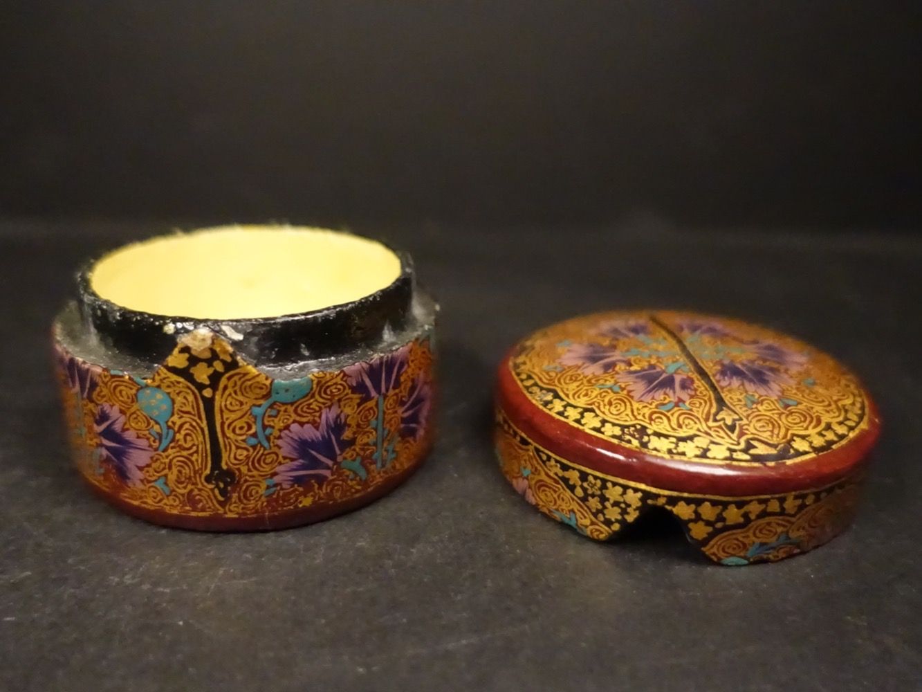 Contenitori & Simili: Indische Dose, handbemalt mit echter Goldfarbe – Usato da Russikon venduto da Eulenfeder 3