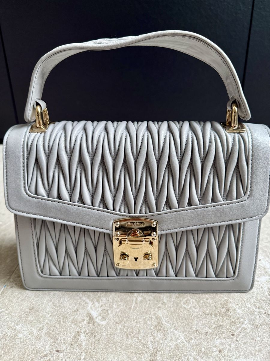Miu Miu Borse da donna: Iconic Miu Miu matelassé leather bag – Usato da Cologny venduto da sab_xh7v