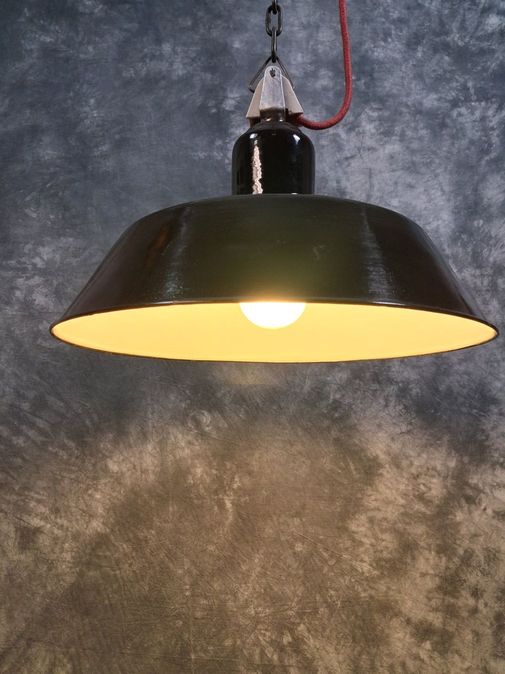 Lampade: Restaurierte alte Emaille Industrie Lampe – Usato da Winterthur venduto da lampenretter 1