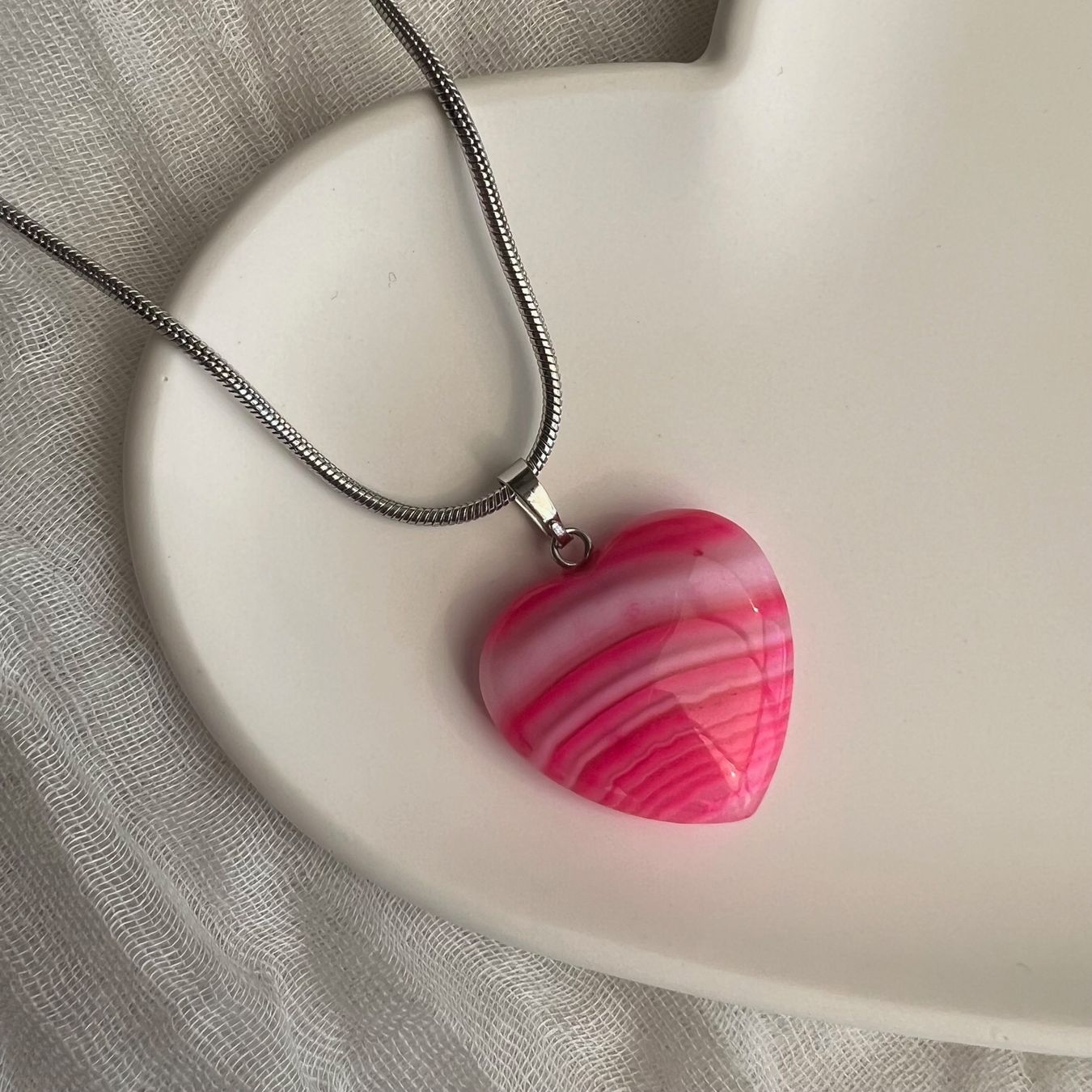 Ciondoli: Gros pendentif coeur en agate rose – Nuovo e nell'imballaggio originale da Pully venduto da sunaddict 1