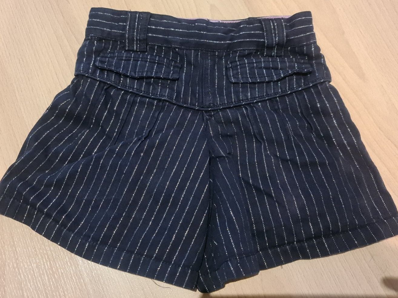 Pantaloni: Schöne Kindershorts – Usato da Fehraltorf venduto da Sumin 1