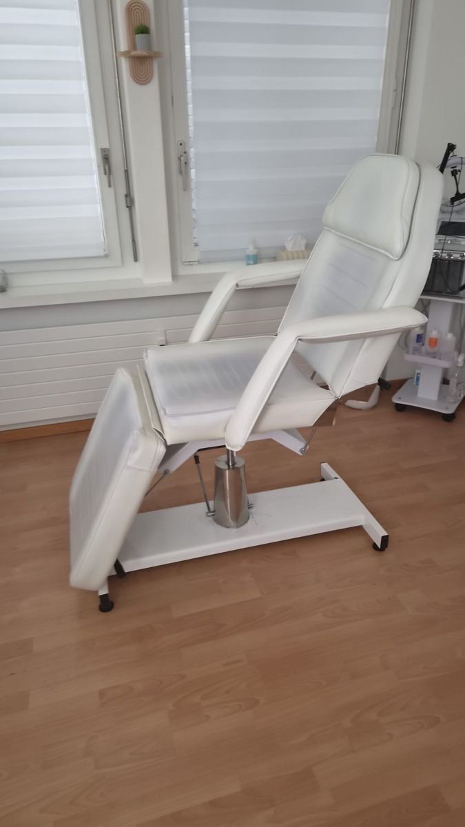 Lettini & sedie per cosmetici: Kosmetikliege weiss – Usato da Winterthur venduto da Bursa.16 1