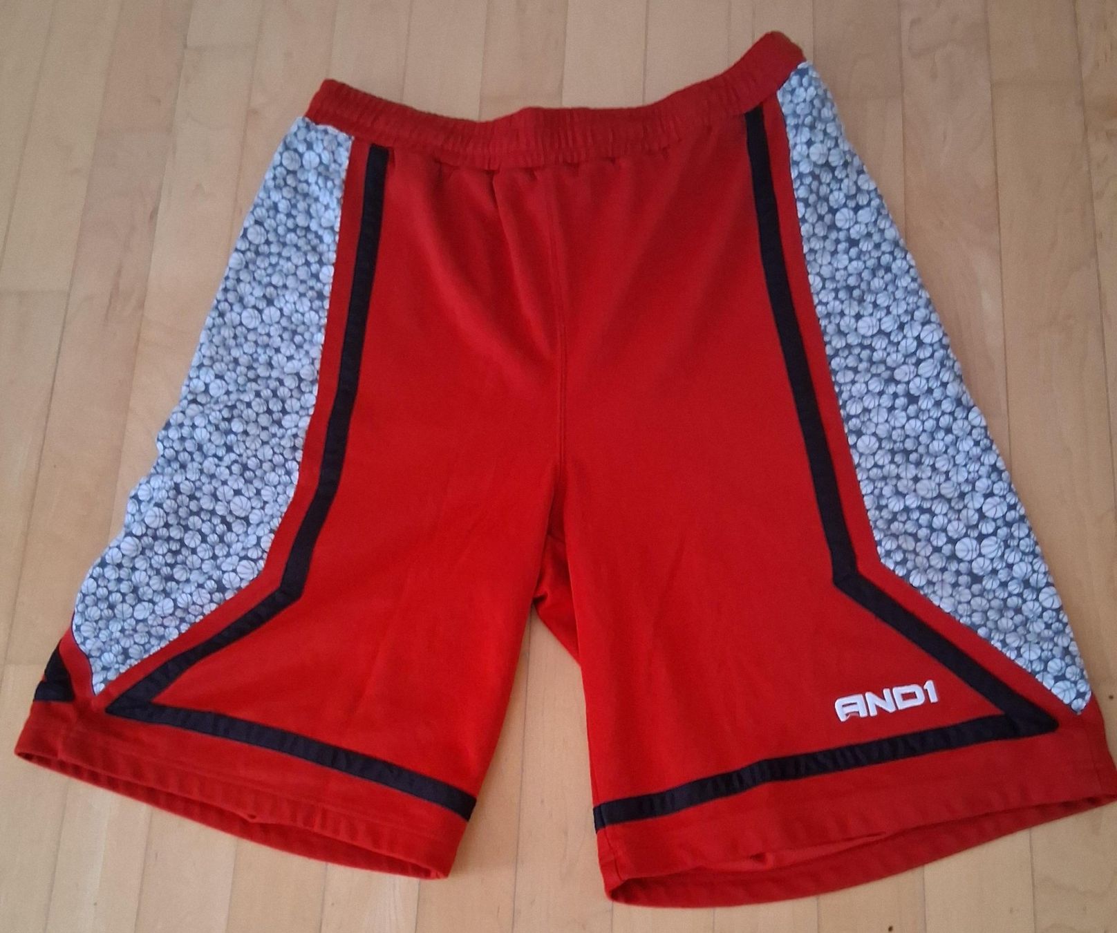 Pantaloni: AND1 Basketball Shorts – Usato da Zürich venduto da nachoazofra