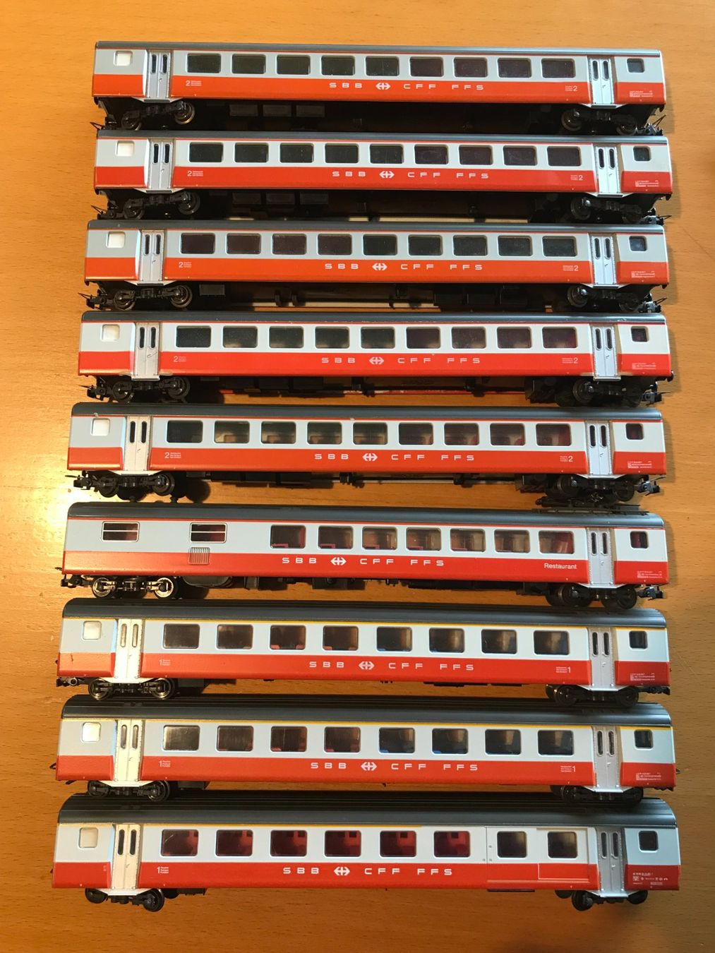 Liliput Modelleisenbahnen: Liliput Swiss Express 9-teilig – Gebraucht aus Luzern von mey_s13