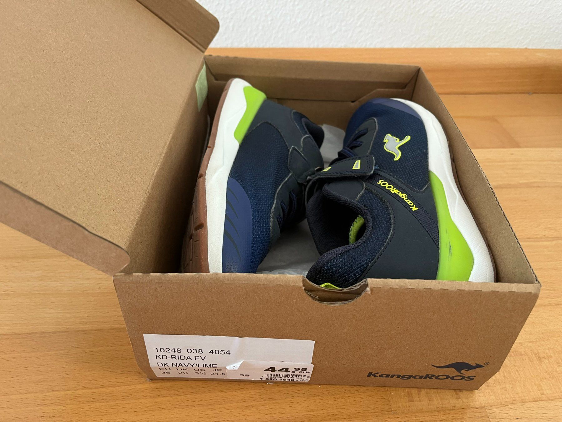Chaussures garçon: KangaROOS Hallenschuhe Jungen Grösse 35 – D'occasion à Muttenz par Juvenile33 5