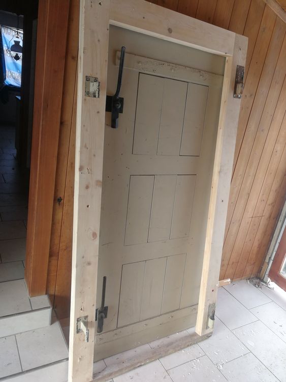 HOLZTÜRE FÜR KELLER 3