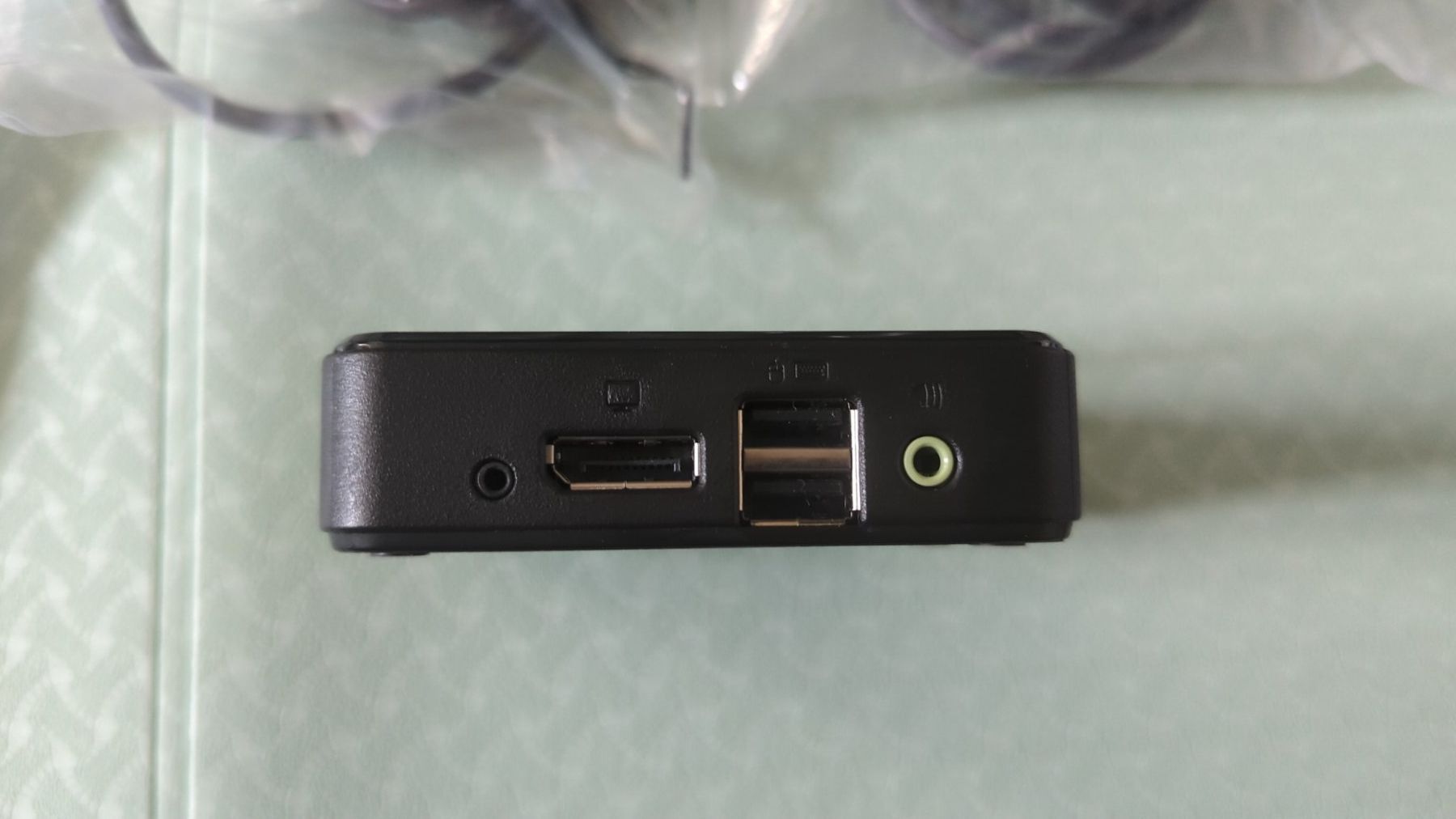 Hub & Switch: ATEM - 4K - KVM-Switch - CS782DP - Laptop/PC Switch – Usato da Bern venduto da knuspersnack 2