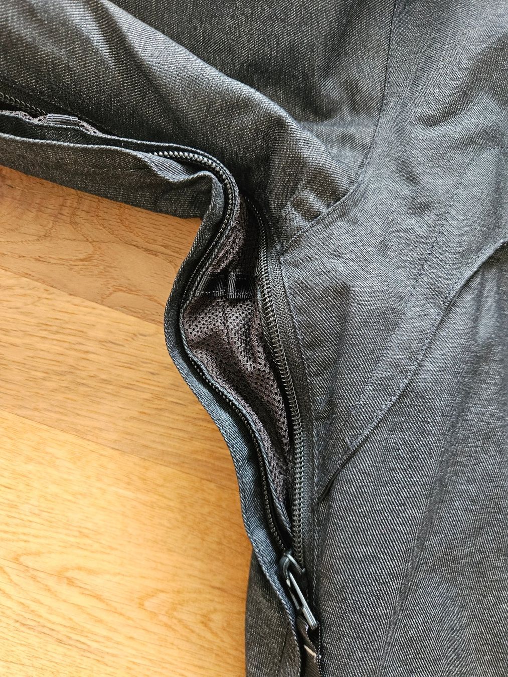 Burton Jacken: Herren Ski-/Snowboardjacke Burton - Grösse M – Gebraucht aus Liestal von corneb 4