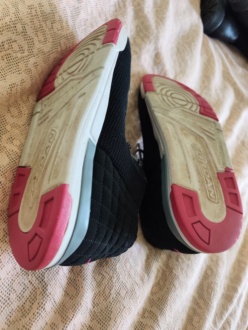 Jordan Scarpe per ragazze: Jordan Turnschuhe gr. 35 – Usato da Muttenz venduto da Hermesvonthan 3